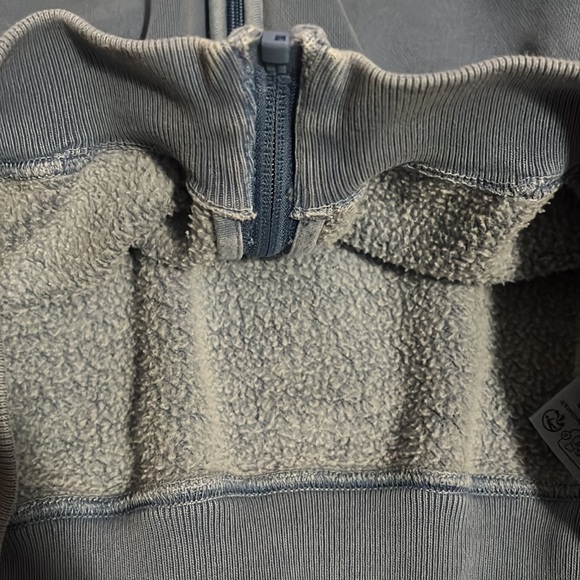 A&F cropped hoodie - Picture 5 of 8